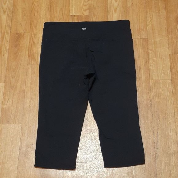 Athleta 17" Black Capri Leggings Medium GUC - Picture 2 of 6